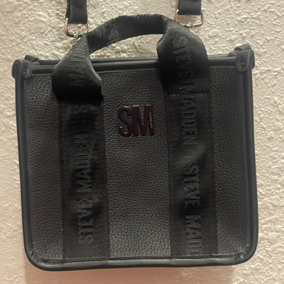 Steve Madden Textured Black Messenger Bag - Picture 1 of 12